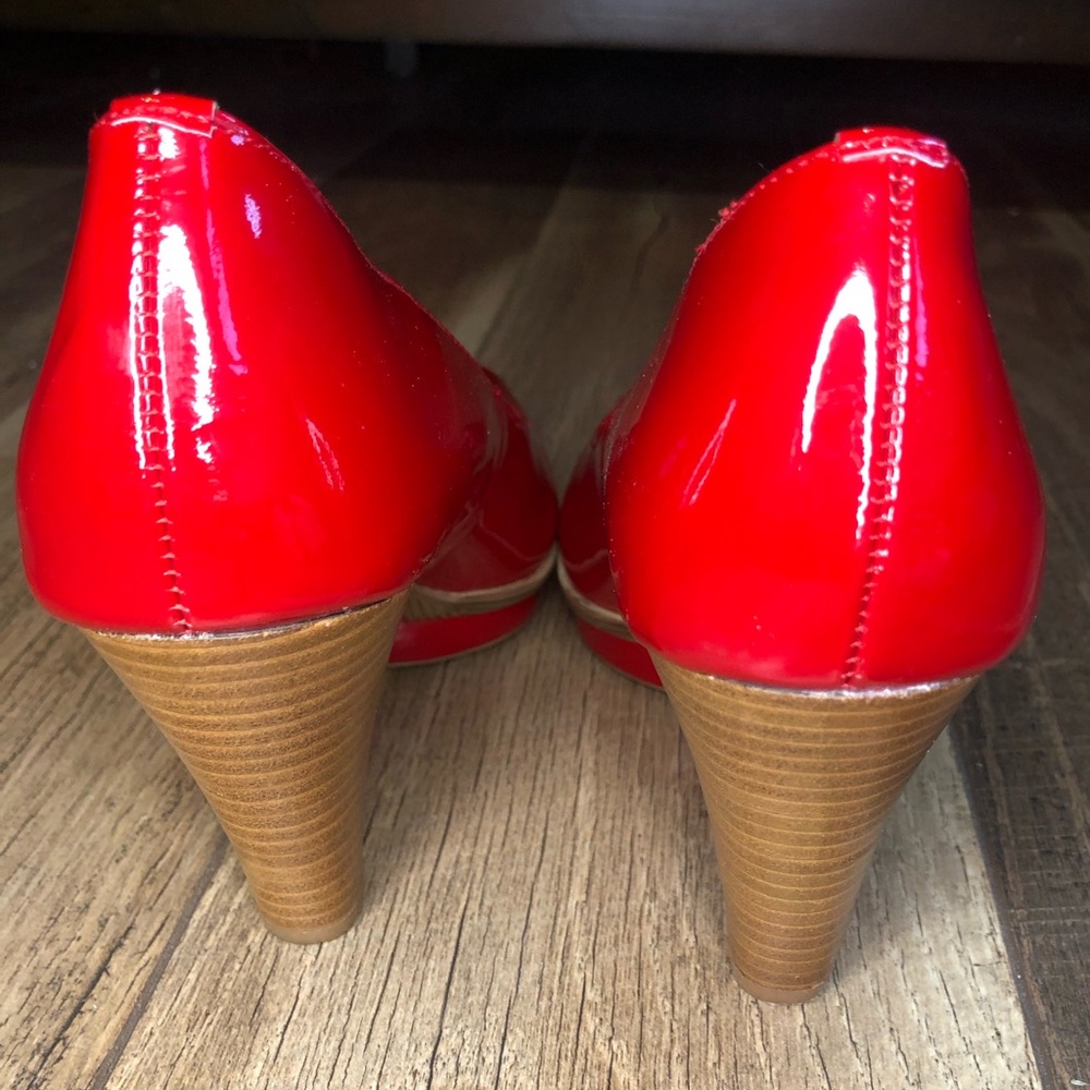 Soft Red Patent Leather Peep Toe Stacked Block Heel Size 8 - Picture 7 of 14
